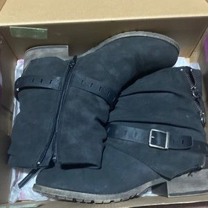 Black boots size 7.5